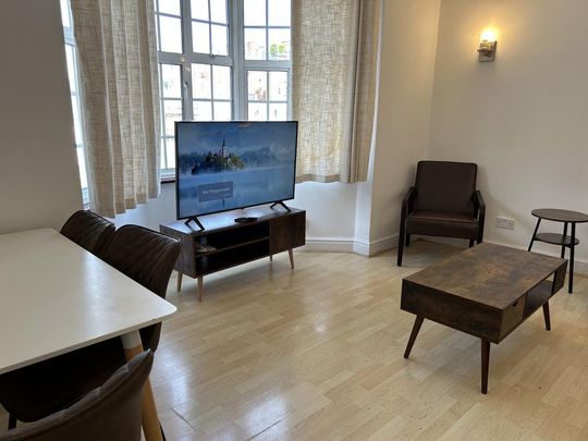 4 bedroom flat to rent - Photo 1