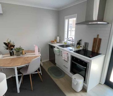 Modern One Bedroom Townhouse - Photo 3