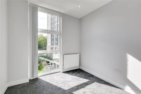 4 bedroom house in Swiss Cottage - Photo 4