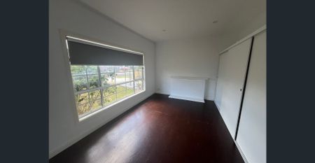 Neatly renovated 2-Bedroom house - Photo 3