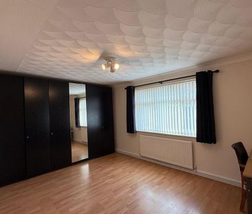 3 bedroom detached bungalow to rent - Photo 3