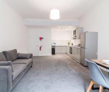 3 bedroom flat to rent - Photo 1