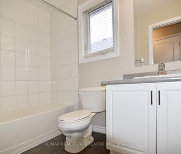 Detached Home For Lease | X8140080 - Photo 4