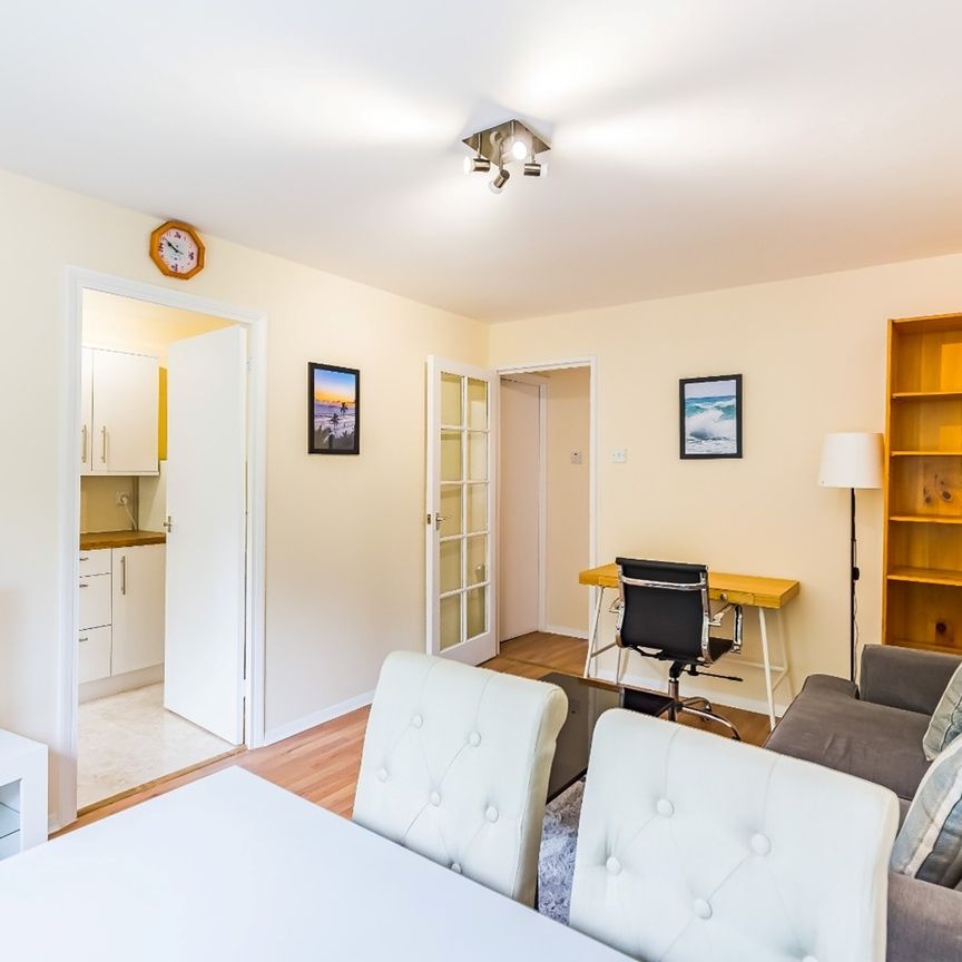 1 Bed Flat, Telegraph Place, E14 - Photo 1