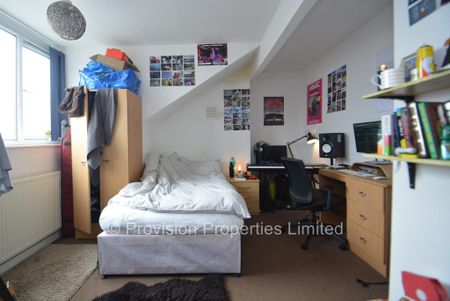 4 bedroom terraced house to rent - Photo 3
