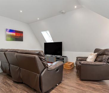 To Let 1 Bed Apartment - Photo 1