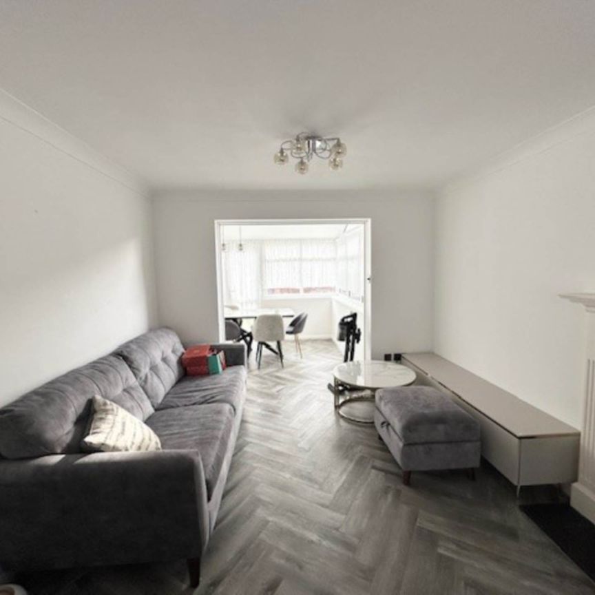 West Beckton, London - Photo 1