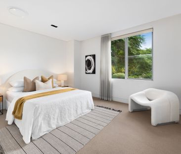 Supersized two-bedroom haven in a leafy urban cul-de-sac - Photo 3