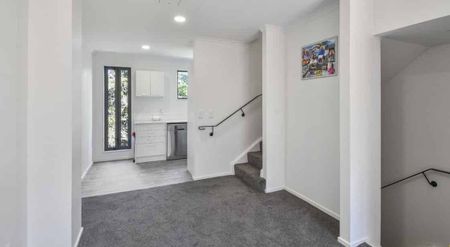 Modern Three-Level Townhouse in Prime Papatoetoe Location - Photo 5