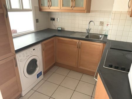 2 Bedroom Flat - Photo 3