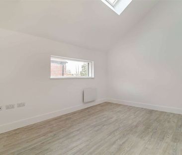 Spacious two bedroom apartment with parking - Photo 4