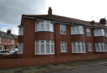 2 bedroom ground floor flat to rent - Photo 3