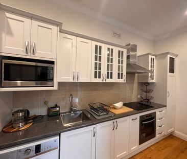 Fully Furnished Granny Flat - Photo 5