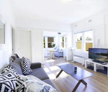 Bright One-Bedroom Apartment in Prime Beachside Location - Photo 1