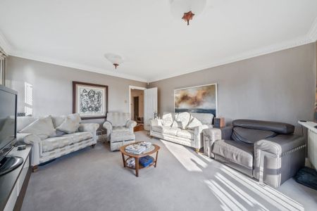 3 bedroom flat to rent - Photo 2