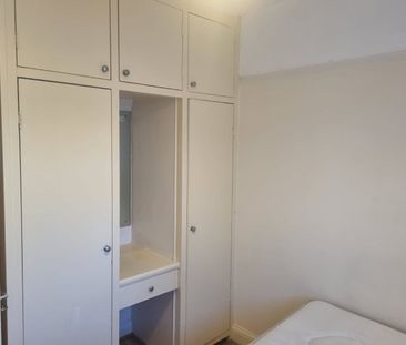 Room in a Shared House, Burnley Road, NW10 - Photo 2