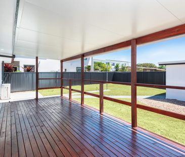 FULLY RENOVATED COASTAL HOME NEAR THE BROADWATER - Photo 5