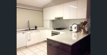 Covenient location, beautiful family home! - Photo 4