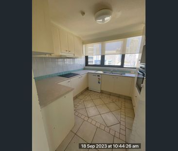 BREAKFREE BEACHPOINT - UNFURNISHED SUNNY LARGE APARTMENT ON LEVEL 15!! - Photo 3