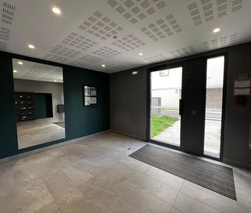 Location Appartement 4 pièces 79m² MONT ST AIGNAN 76130 - Photo 2