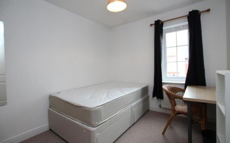 ***STUDENT PROPERTY *** A newly refurbished 6 bedroom student property 5 min walk from University of the West of England. Bills included - Move in July 2026. - Photo 2