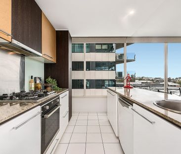 A rare blend of space and luxury - Photo 6