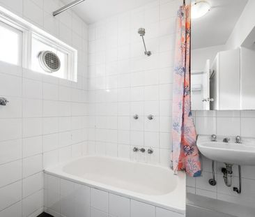 ONE BEDROOM PLUS STUDY CLOSE TO BEACH - Photo 5