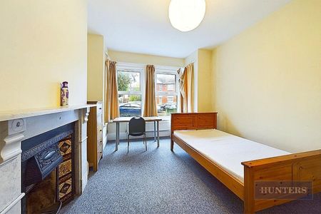 6 bedroom House To Let Total Size: 1787 SQ FT - Photo 5