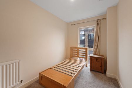 3 Bed Flat, Clarence Avenue, IG2 - Photo 5