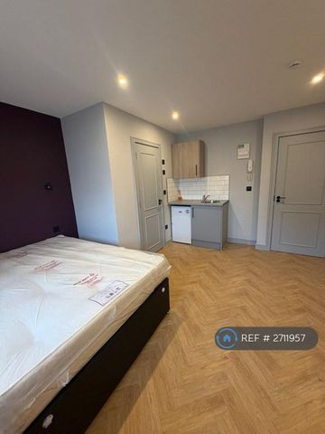 1 bedroom in a house share to rent - Photo 5