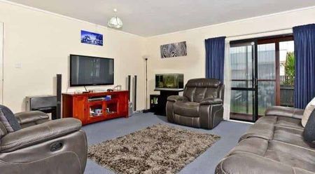 Charming 3BR Family Home in Nawton - Photo 3