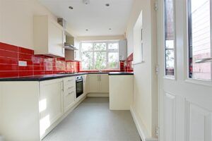 2 BEDROOM House - Mid Terrace - Photo 4