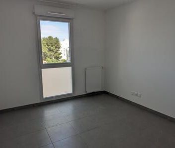 Location Appartement 3 pièces 68m² ISTRES 13800 - Photo 1