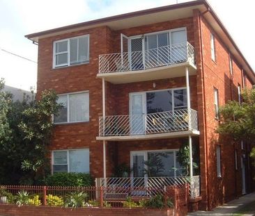 Renovated top floor front facing with open views - Photo 3