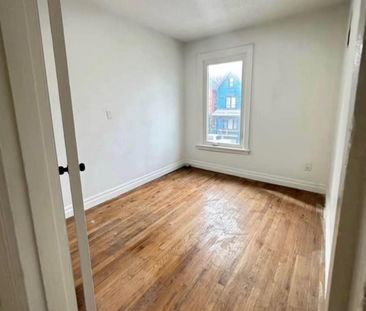 216 John Street N - Photo 2