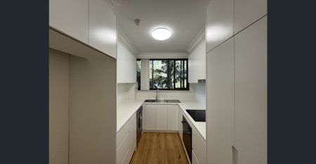 Newly renovated, 2 bed, 1 bath, 1 pkg with A/C and timber flooring - Photo 4