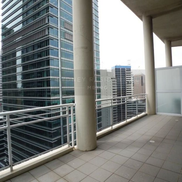 New Flooring, Freshly Painted Spacious 2 Bedroom Split Level Apartment - The Summit - Photo 1