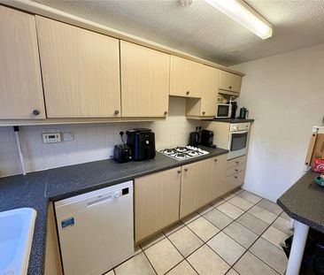 Albert Road, Bagshot, Surrey, GU19 - Photo 6