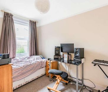 Walnut Tree Close, Guildford, GU1 - Photo 3