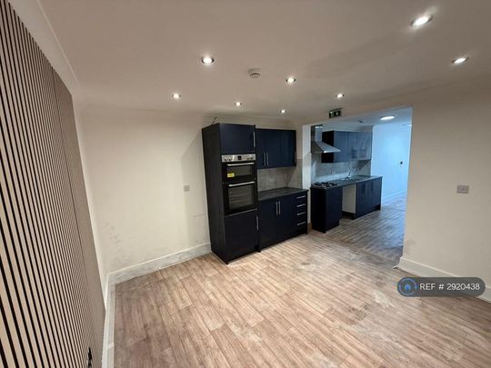 6 bedroom end of terrace house to rent - Photo 1