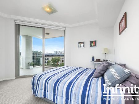 FANTASTIC TWO-BEDROOM APARTMENT + 2 PARKING SPACES AVAILABLE FOR RENT IN MASCOT! - Photo 3