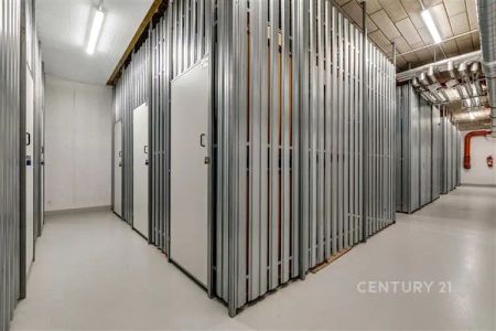 Prémiové 2+kk s balkonem na pronájem. Klimatizace, spotřebiče Electrolux. XL garážové stání, sklepní kóje. Blízko přírodě a metru – Praha 9 Suomi Hloubětín. - Fotografie 2