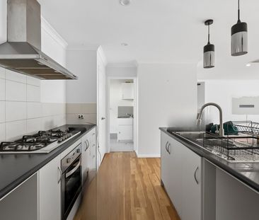 Family home in sought-after location! HOME OEPN SATURDAY 06 JUNE AT... - Photo 6
