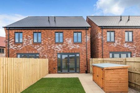 Heyford Park, Bicester, Oxfordshir, OX25 - Photo 4