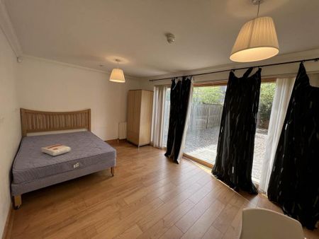 5 bedroom flat to rent - Photo 2