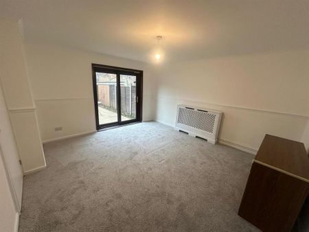 3 bedroom terraced house to rent - Photo 3