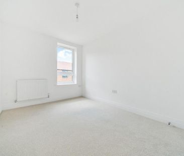 4 bedroom detached house to rent - Photo 6