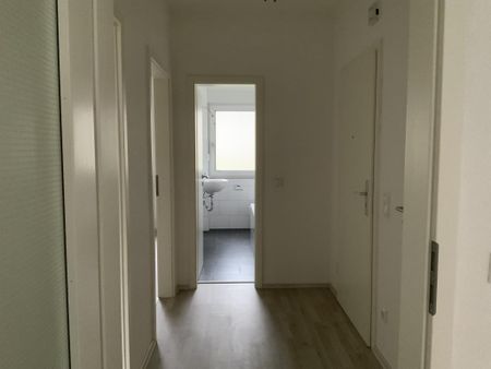 Helle 4-Zimmer-Etagenwohnung in Gelsenkirchen  96,7 m² mit Badfenster und Wanne - Photo 4