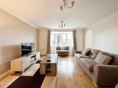 4 bedroom semi-detached house to rent - Photo 4