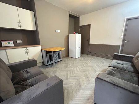 5 bedroom property to rent Cemetery Road, Normanton, West Yorkshire, WF6 - Photo 2